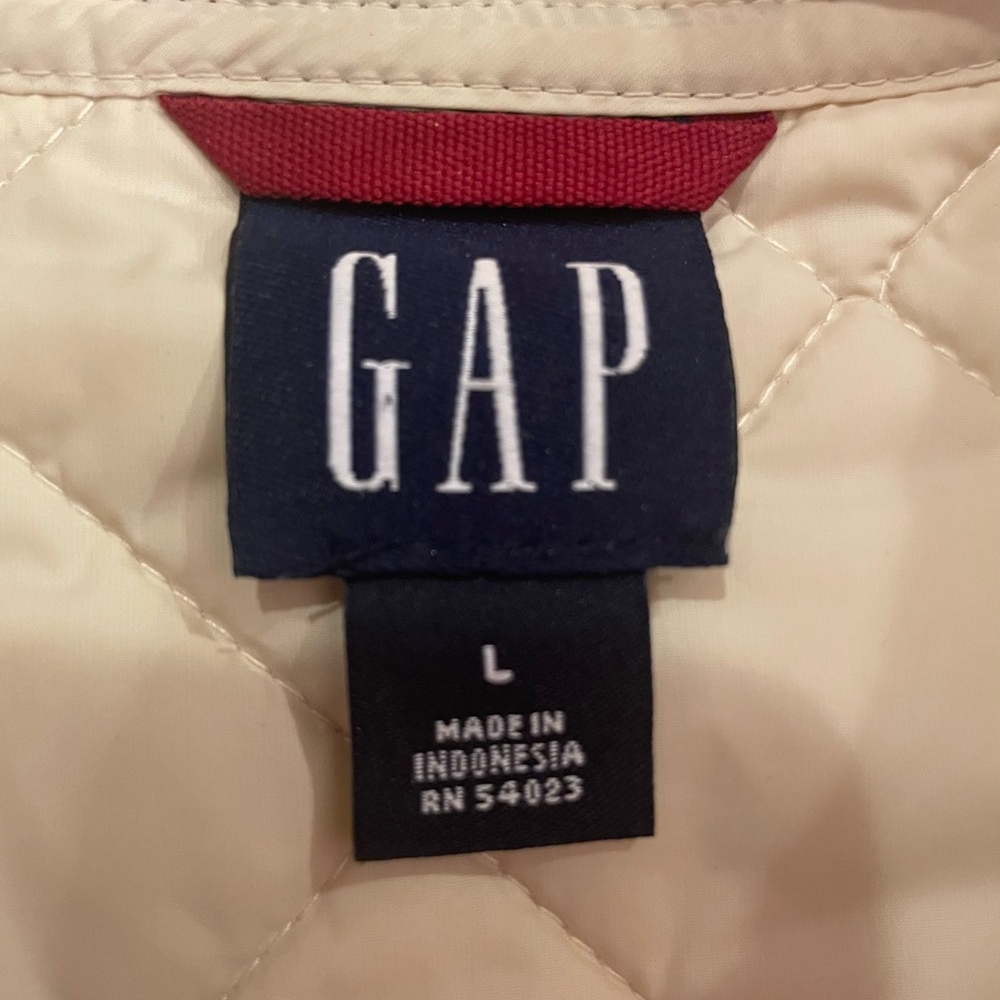 GAP Beige Quilted Vest - Picture 2 of 8